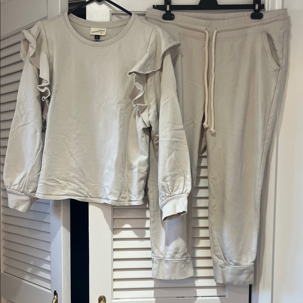 Universal Thread Light Gray/Cream Sweatshirt - image 1